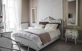 Belvedere Luxury Apartment, View On The Lucca Walls